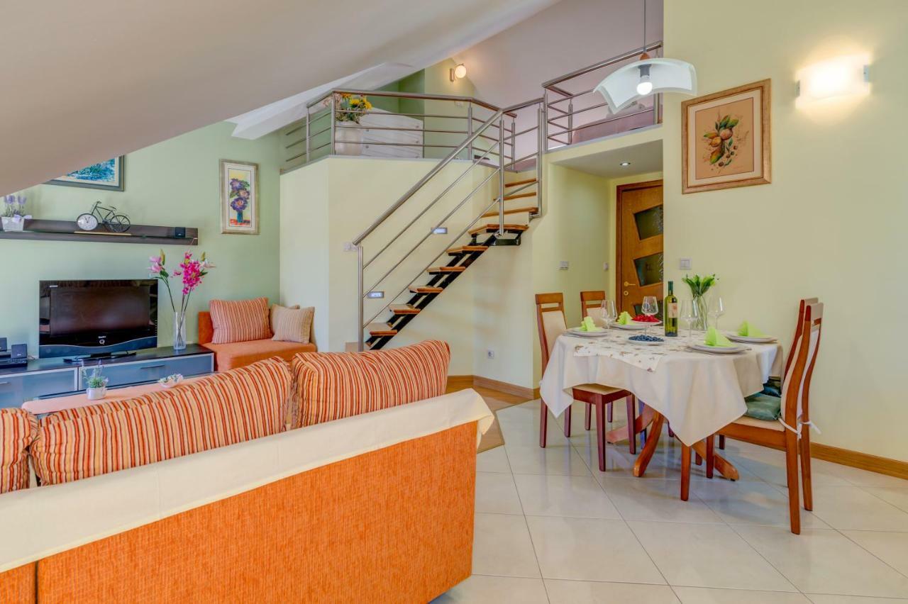 Natali Apartment Omis Exterior photo
